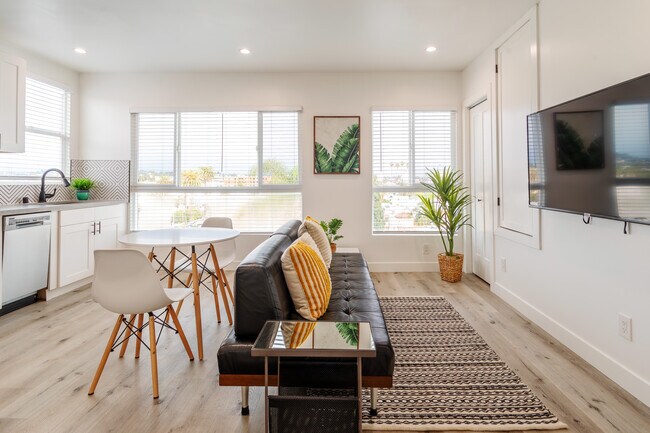 Photo - 331 1/2 N Alexandria Ave Unit 331.5