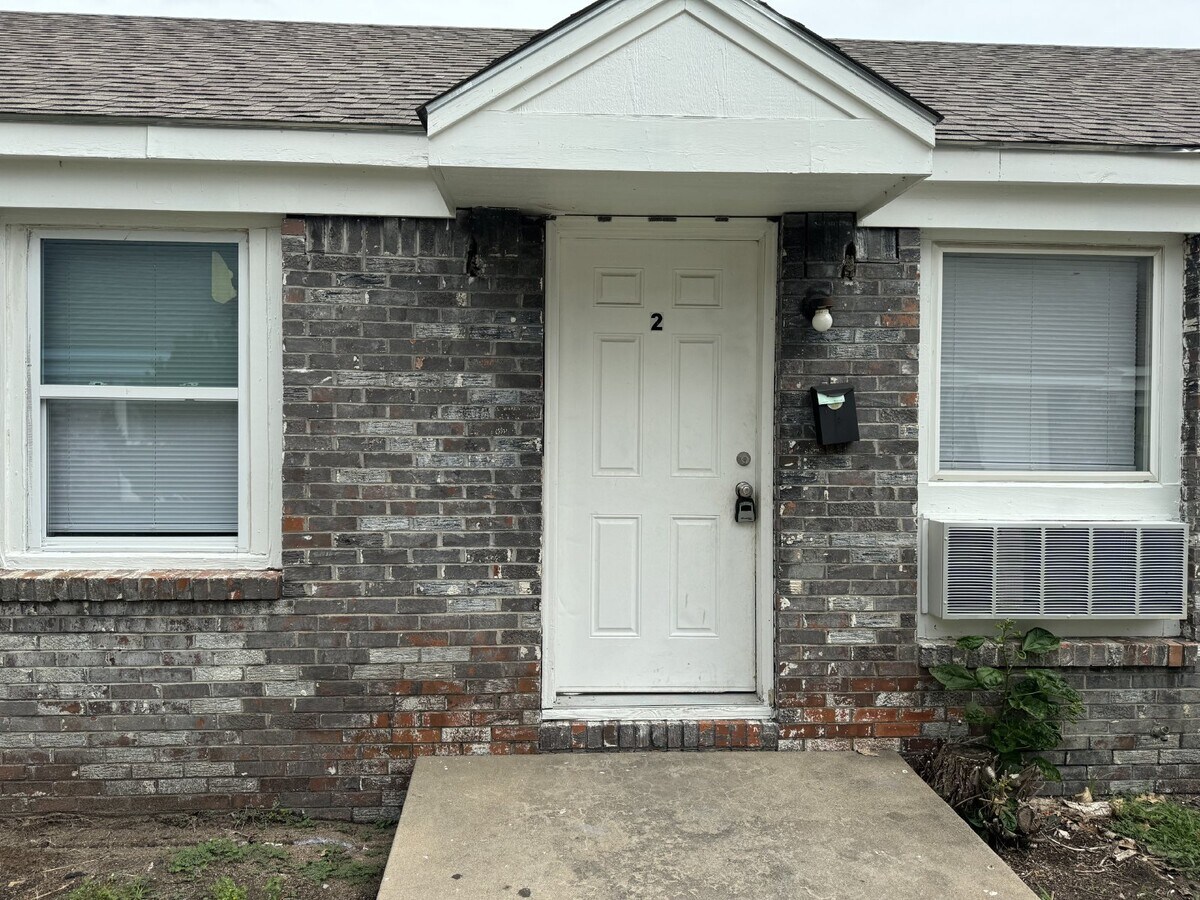 Photo - 1 Bed, 1 Bath Rental -
Hurry! Limited-Time Special: NO APPLICATION FEE! Unit 2