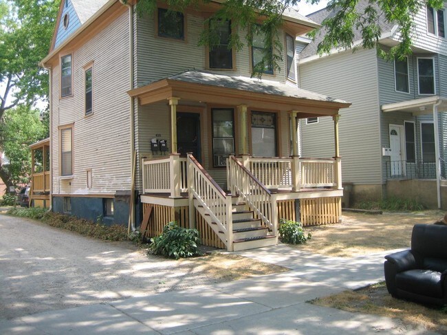 Building Photo - 415 W Doty St Unit 1 Rental