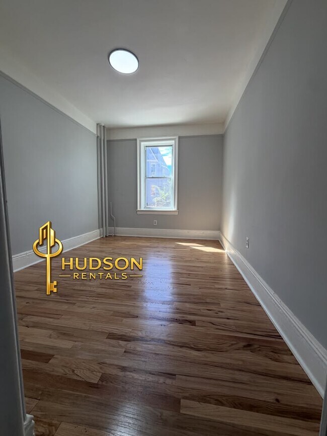 242 Claremont Ave 4