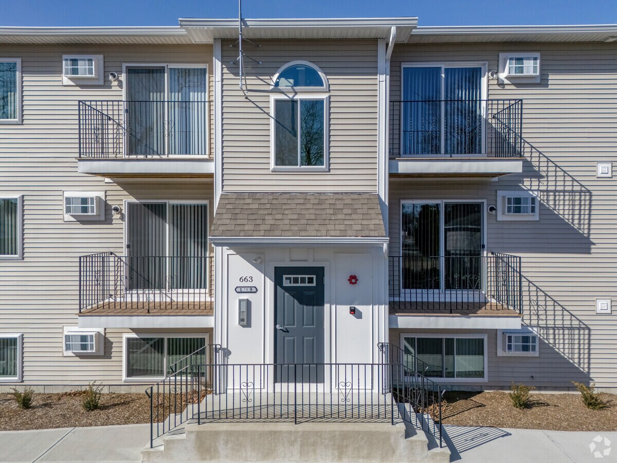 Photo - Metacom Terrace