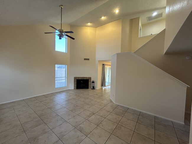 505 E Kerry Ln