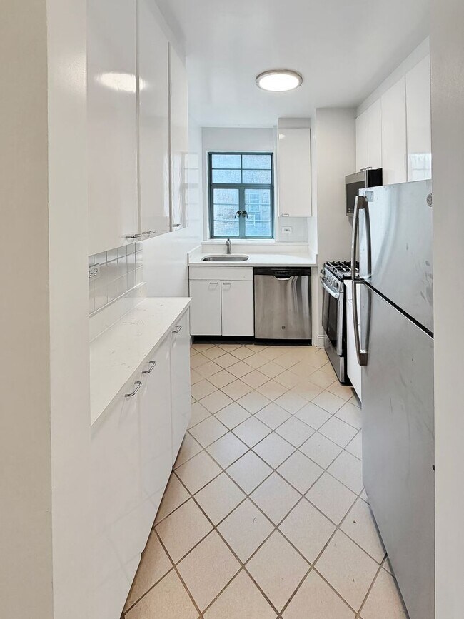 Building Photo - The Leslie — A Private Garden Enclave for the Modern New Yorker Unit 25E