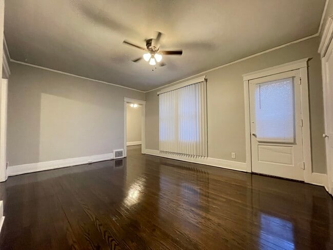 Photo - 2243 Campbell St