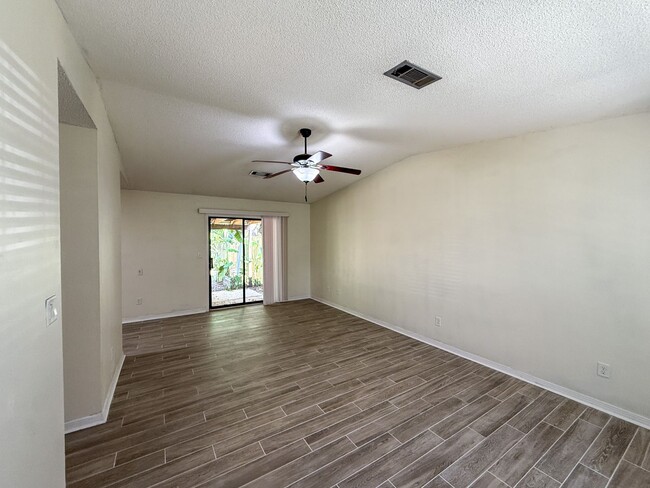 Photo - 1035 Peakview Dr