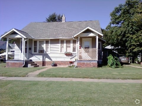 Building Photo - 134 S Columbia Ave Unit 134 S. Columbia Avenue Rental