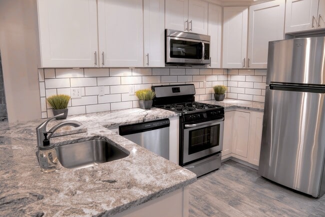 Photo - 323 Parkwood Ave Unit 323 Parkwood Ave