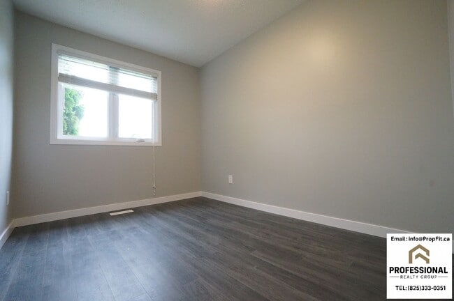 Photo - 3004 79 St NW