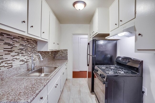 Building Photo - 537 E Hyde Park Blvd Unit 306