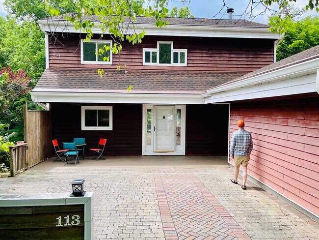 Beautiful front patio - 113 Penny Ln