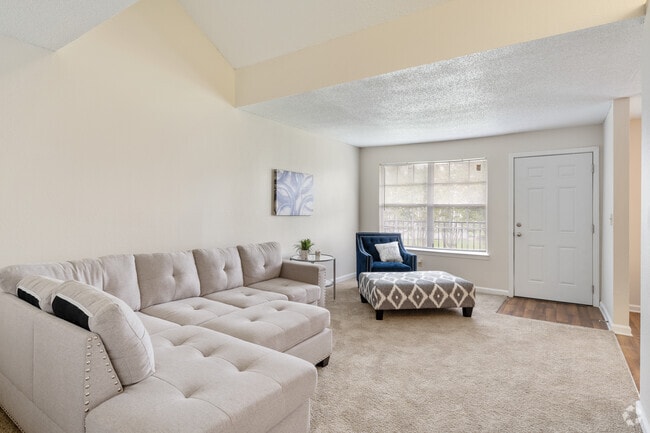 2BR, 1BA - 900SF - Living Room - Bristol Downs