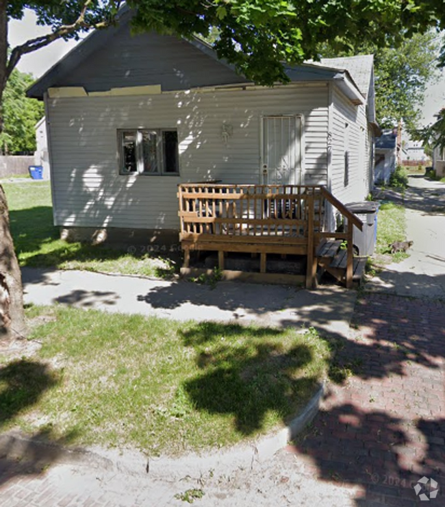 Building Photo - Cute 2 Bedroom Located Near Local Hospital Rental