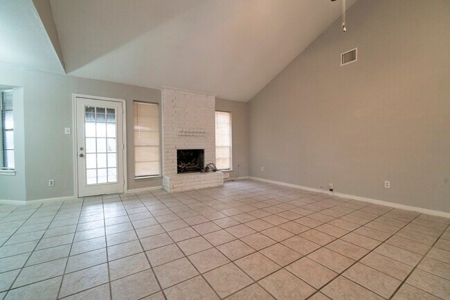 Photo - 18746 Wood Glen Ln