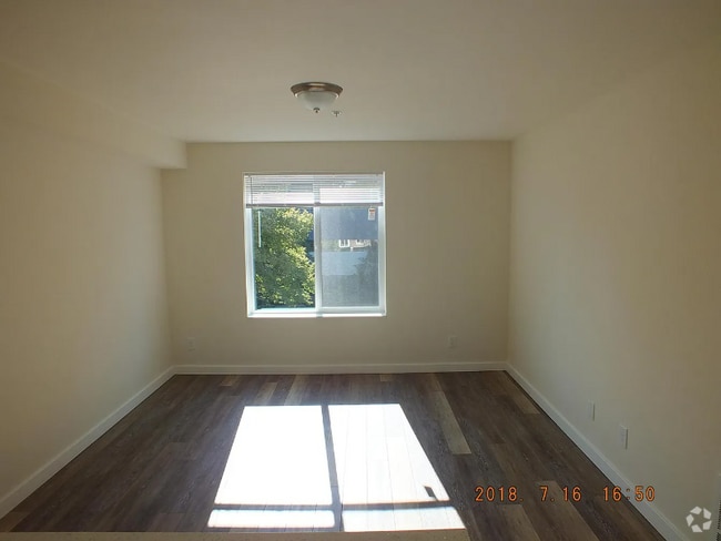 Building Photo - 12544 15th Ave NE Rental