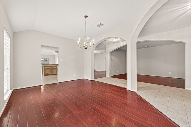 Photo - 26414 Suffield Glen Ln