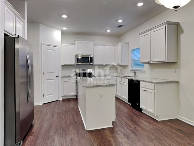 Photo - 515 S Fortune Way