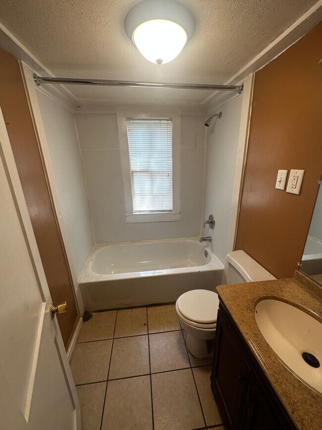 Photo - 412 E 23rd St