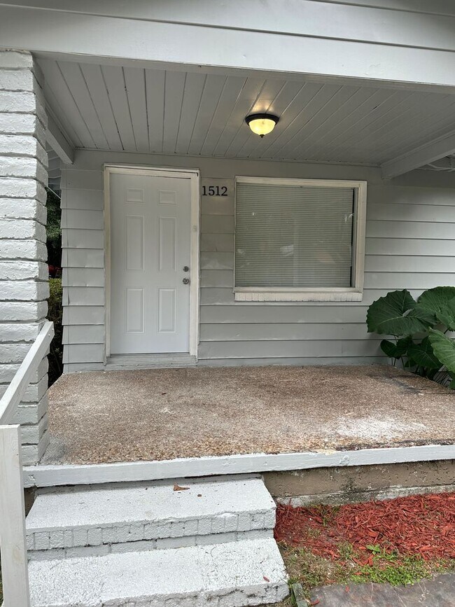 Photo - **Move in ready - 3/2 Renovated single family home