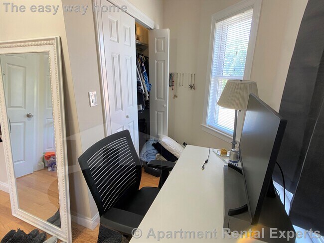 Photo - 537 Main St Unit #2