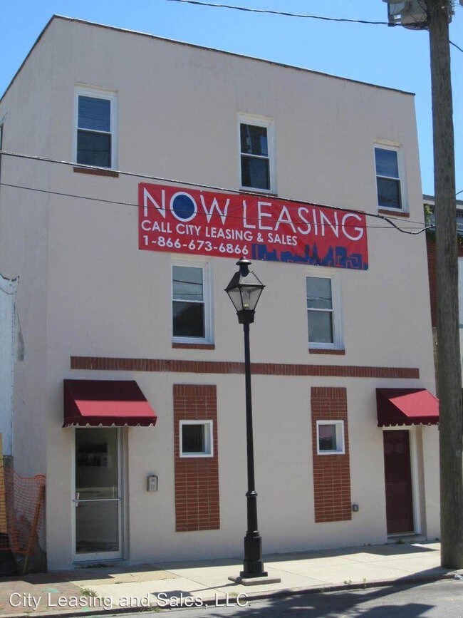 1005 N 25th St.. This is a 6 unit building. - 1005 N 25th St