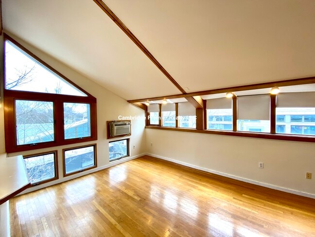 Building Photo - 90 Putnam Ave Unit 4