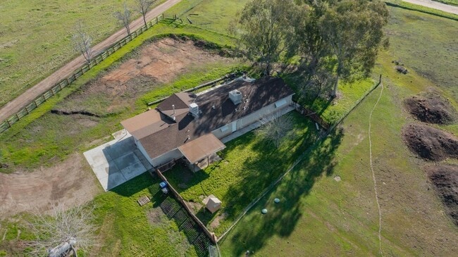 Photo - Peaceful Country Living on Thermal Road 3 ...