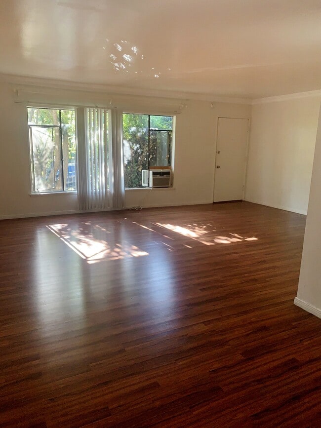 Photo - 1850 N La Brea Ave Unit 102