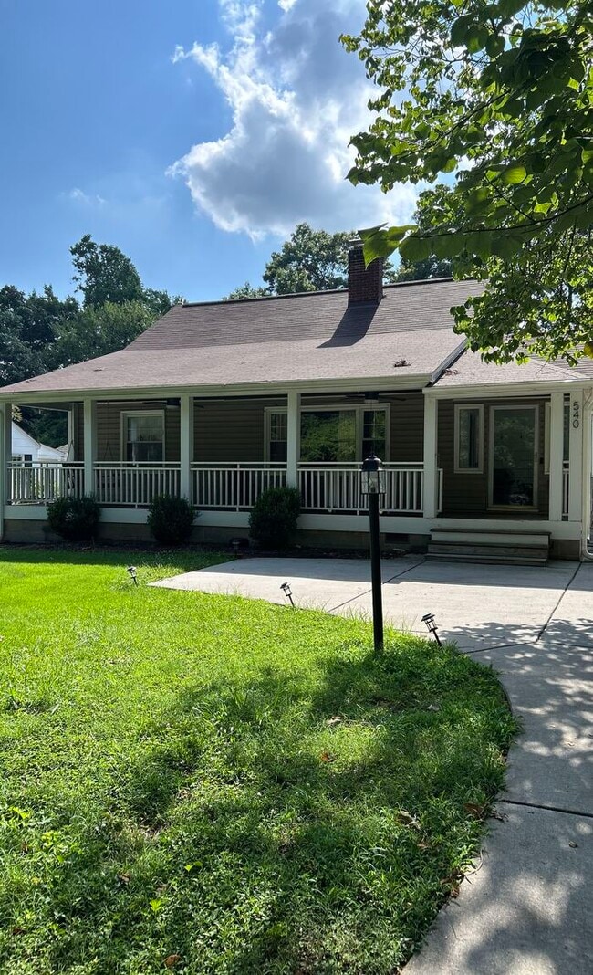 Building Photo - 540 Knollwood St Rental