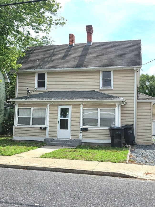 Building Photo - 807 S Division St Unit 807 S Division St, B