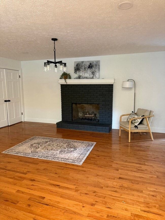 Photo - 701 Hillcrest Ave