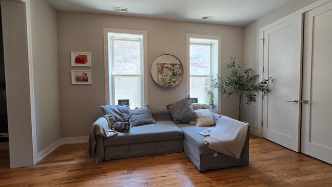 Photo - 2047 W Walton St Unit 1F