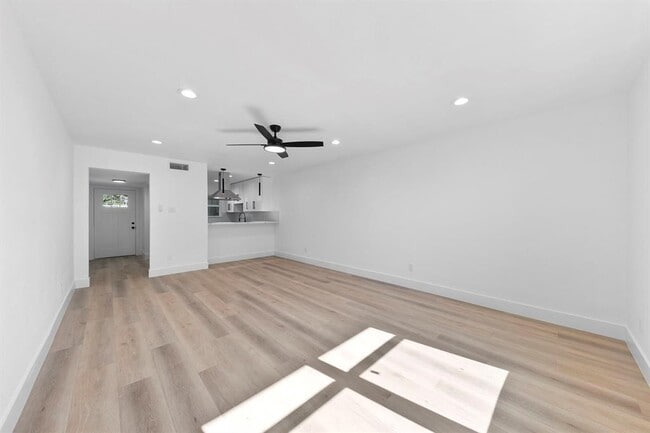 Photo - 1514 Wirt Rd Unit 4