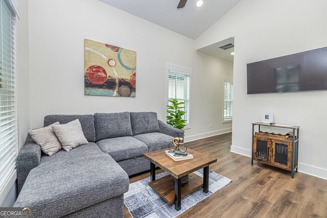 Photo - 3045 State St Unit FURNISHED / UTILITIES