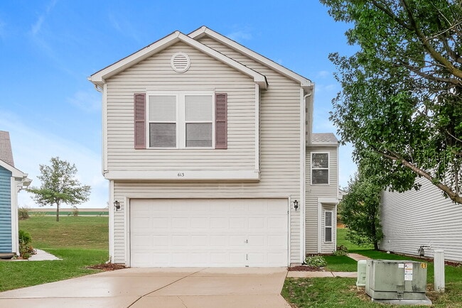 Building Photo - 613 Fern St