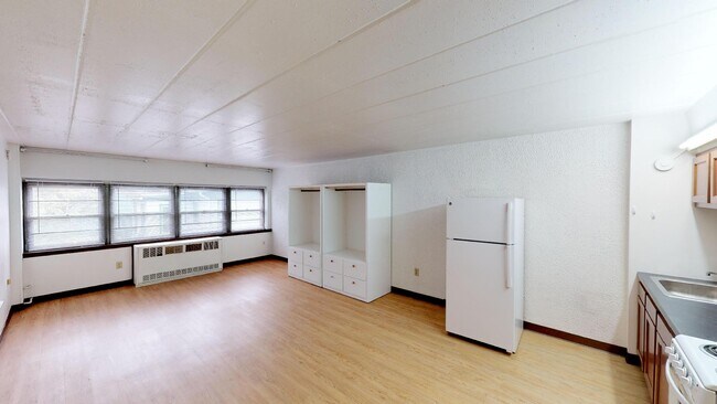 Photo - 140 W Gorham St