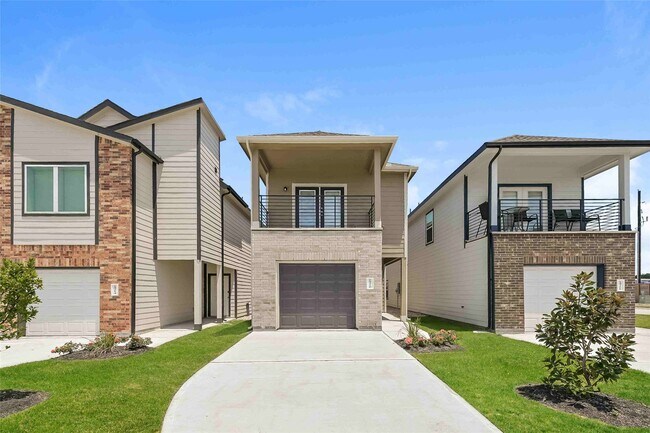 Building Photo - 15210 Estrella Rd W