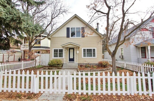 Building Photo - Charming Cottage Style North End Home