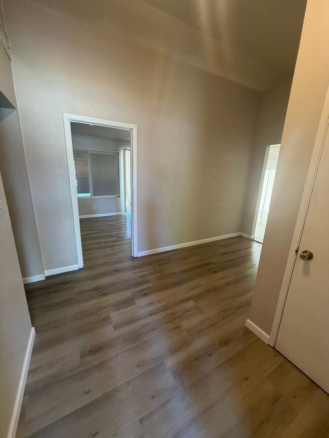 Photo - 3520 Sesame St