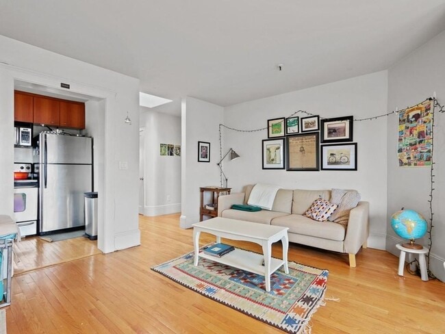 Photo - Amazing 3 bed 1 bath in the South End.... Sept 1st move in