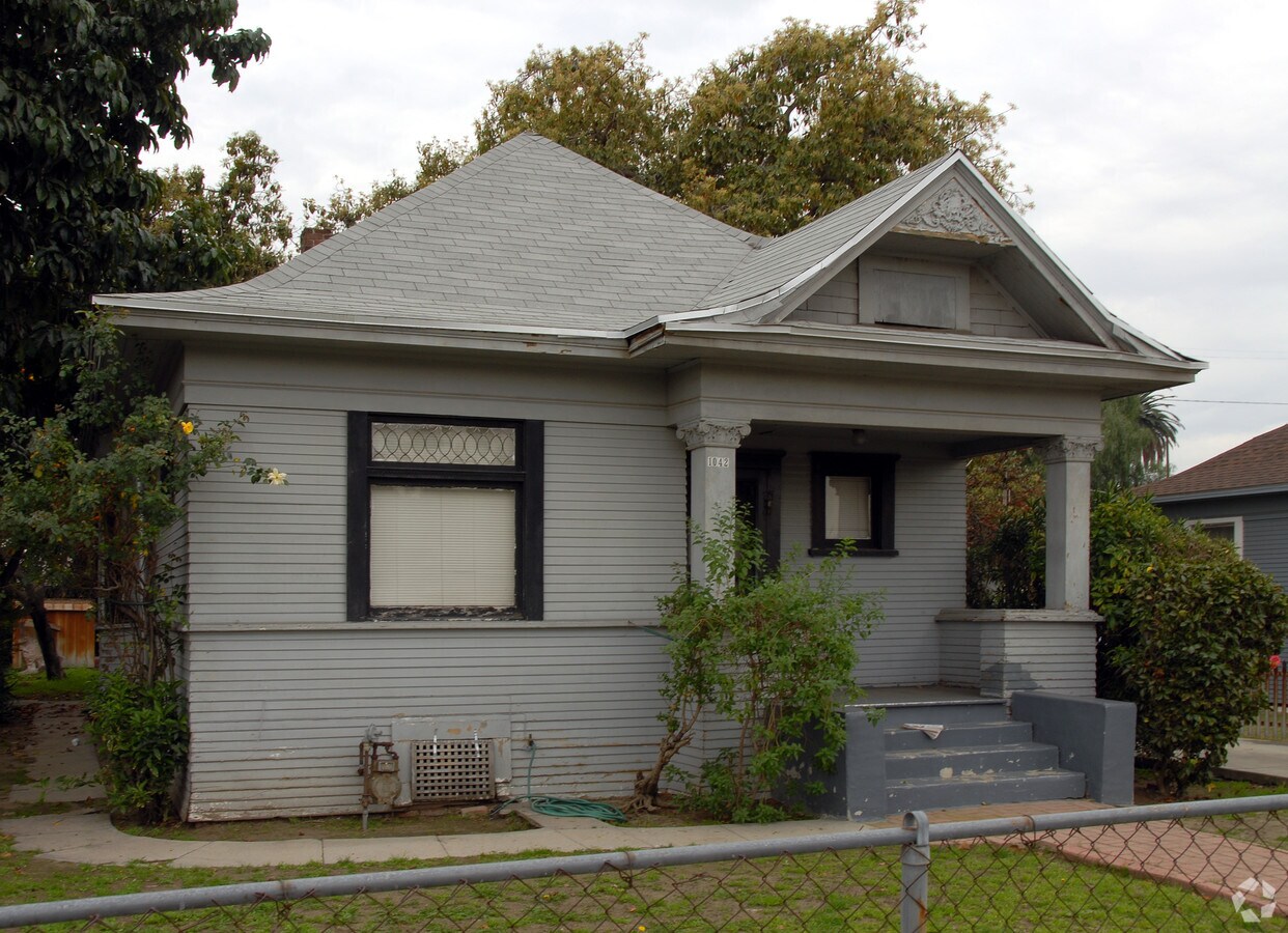 Photo - 1044 E 54th St