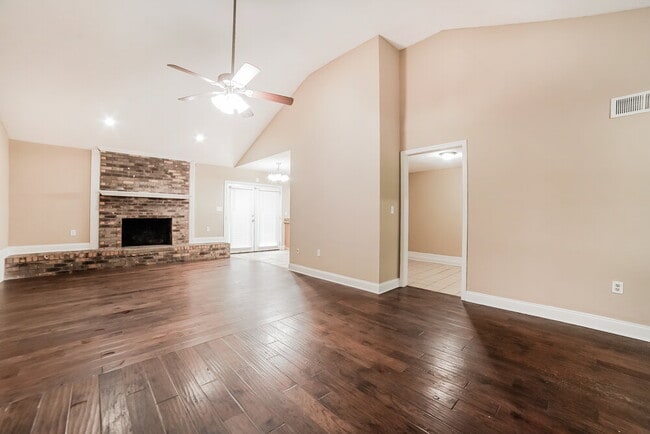 Photo - 732 Charter Oak Dr