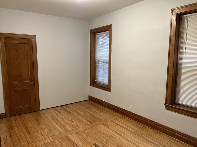 Photo - 5353 W Newport Ave Unidad 1st floor