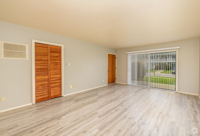 2BR, 1BA - 900SF - Living Room - Come home to Park Forest today!