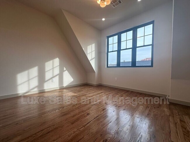 Photo - 911 NE 16th St