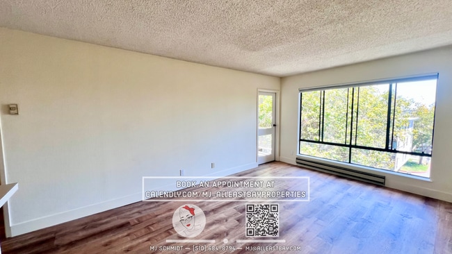 Building Photo - Beautiful sunny top floor condo, includes ... Unit 552