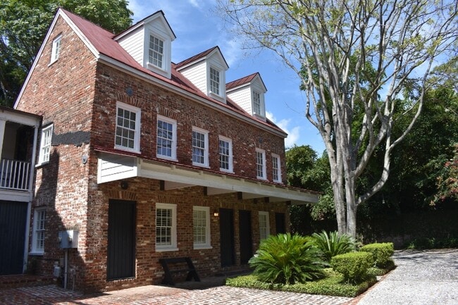 14 Elizabeth St Unit 4