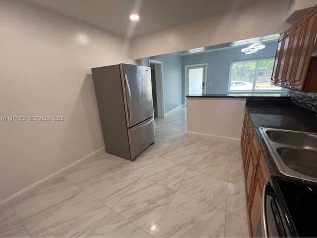 Photo - 18 Miami Gardens Rd