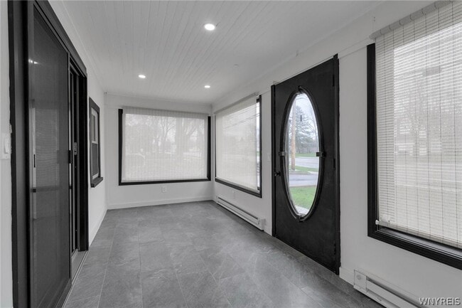 Photo - 9060 Main St