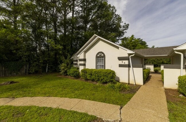 Building Photo - Elm Lake Golf Course House
