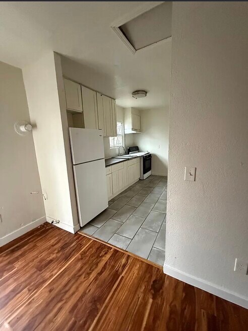 815-825 E Channel St